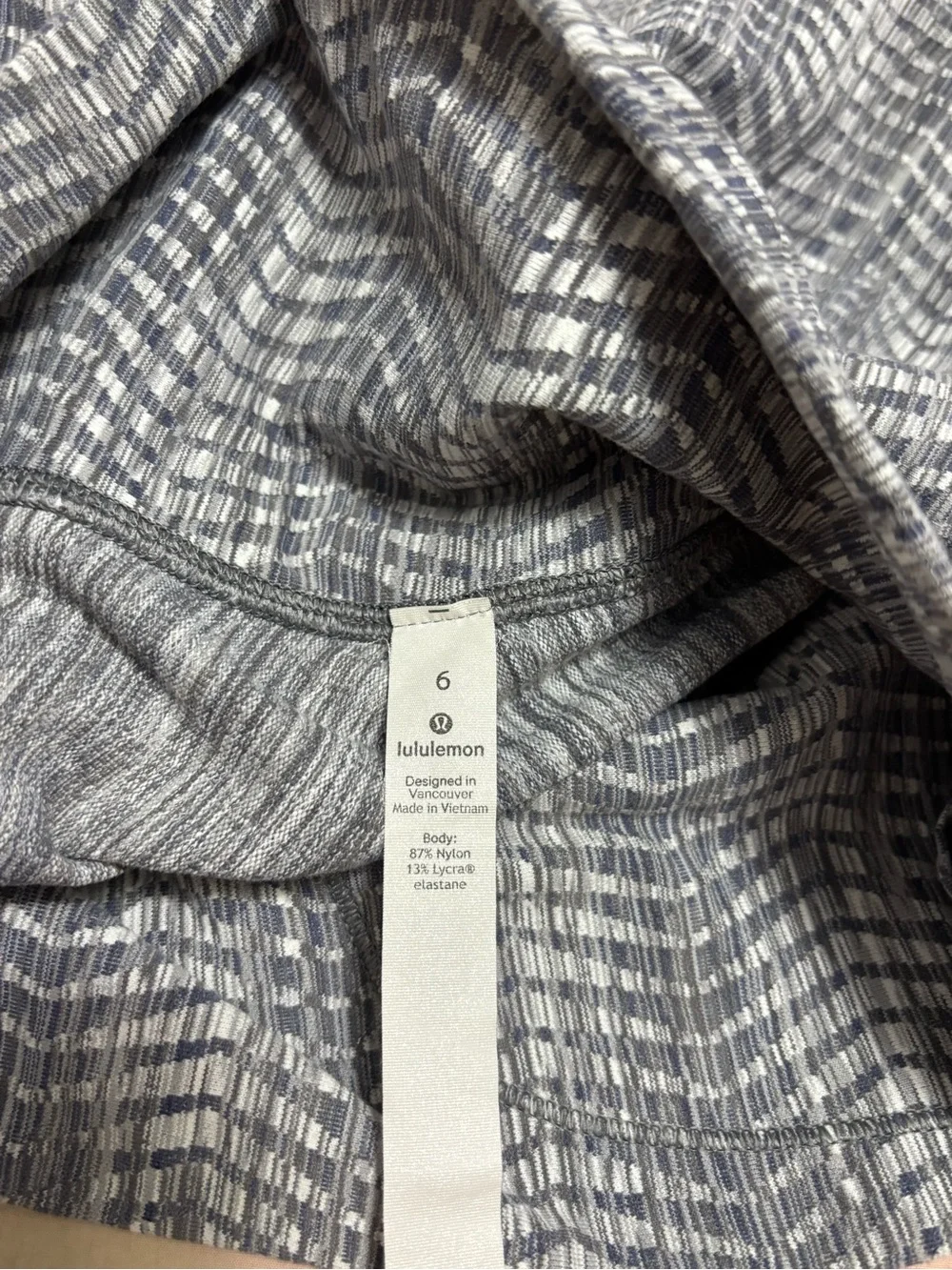 Lululemon Wunder Under Crop Arrow Jacquard size 6